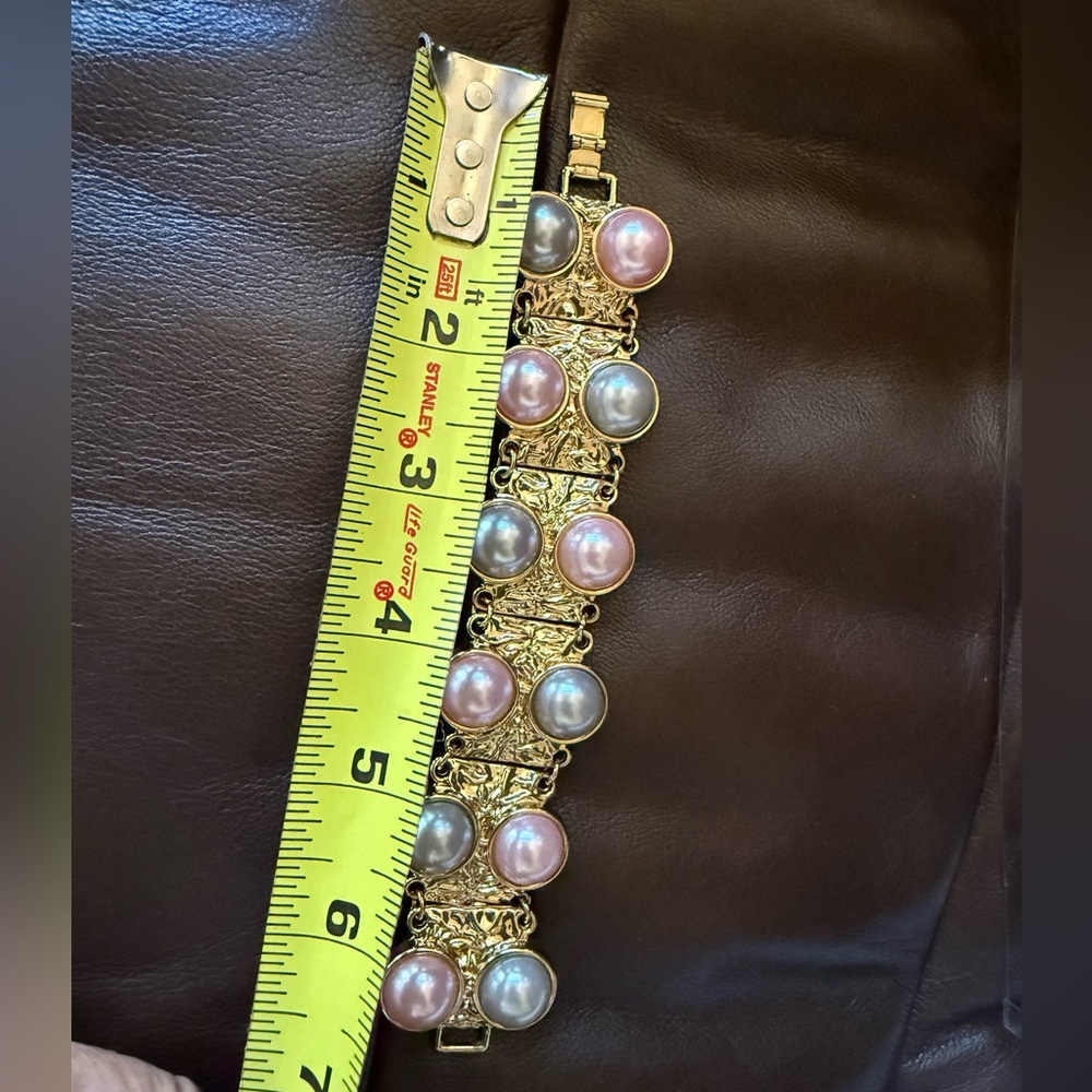 Gold-plated beautiful faux pink and gray pearl bracelet. NIB. Never worn